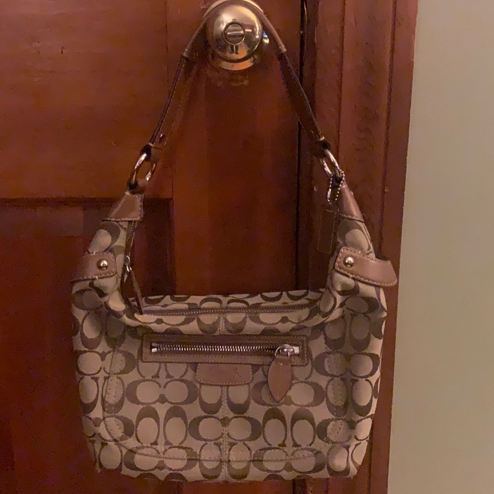 Coach handbag. Excellent condition. Used once.